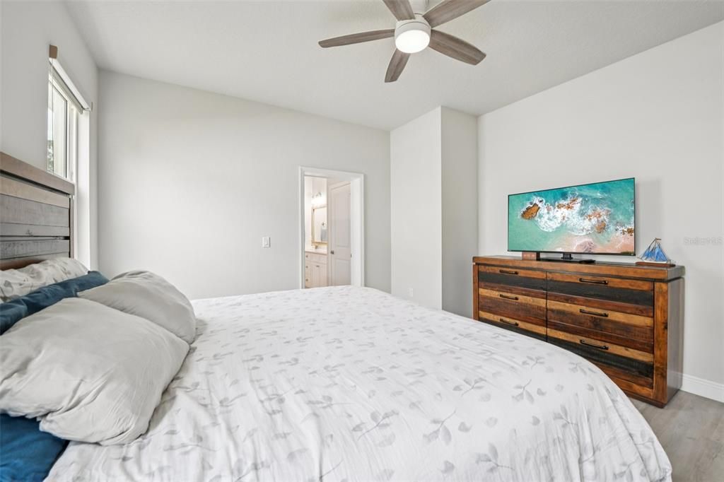 For Sale: $389,000 (3 beds, 2 baths, 1916 Square Feet)