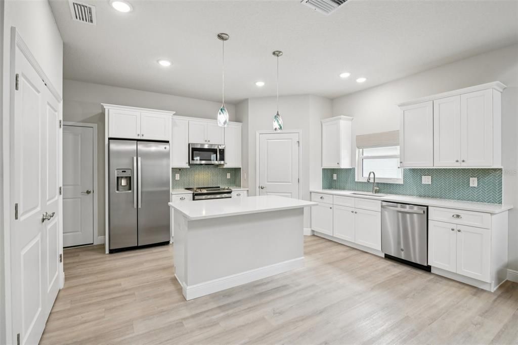 For Sale: $389,000 (3 beds, 2 baths, 1916 Square Feet)