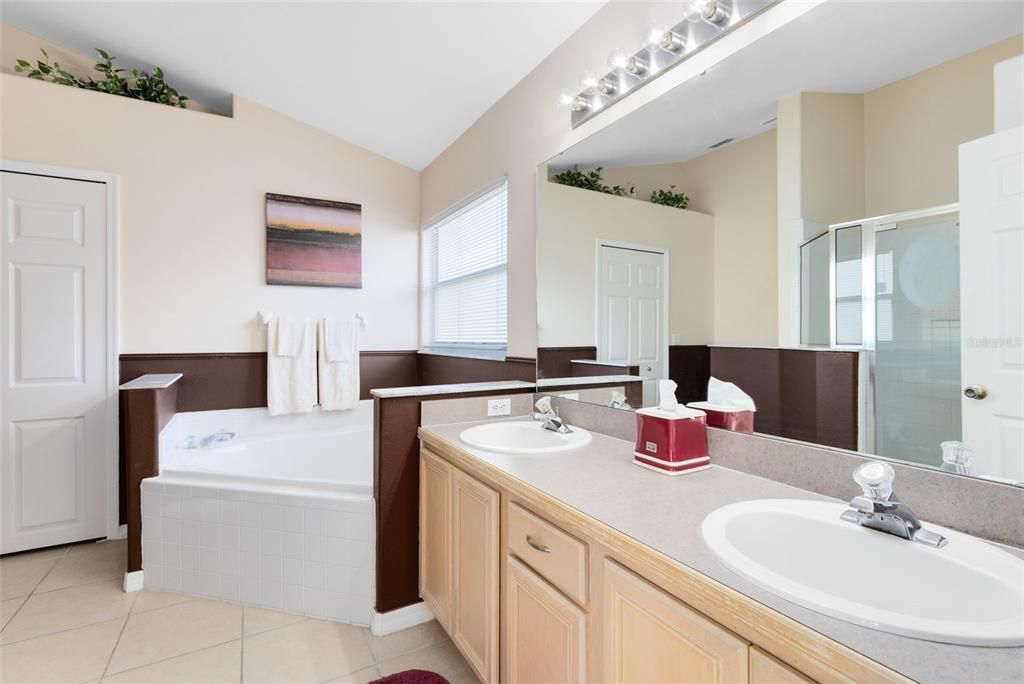 For Sale: $439,900 (5 beds, 3 baths, 1864 Square Feet)