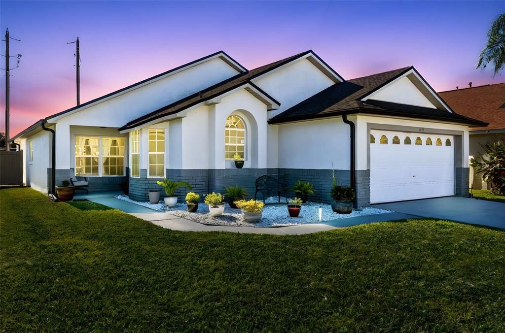 For Sale: $439,900 (5 beds, 3 baths, 1864 Square Feet)