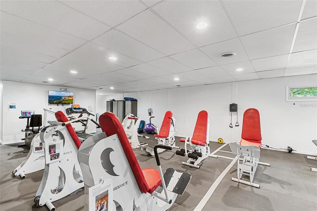 For Sale: $104,900 (1 beds, 1 baths, 669 Square Feet)