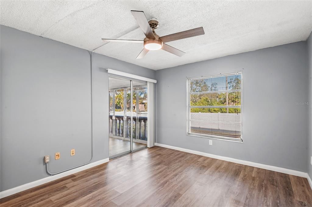 For Sale: $104,900 (1 beds, 1 baths, 669 Square Feet)