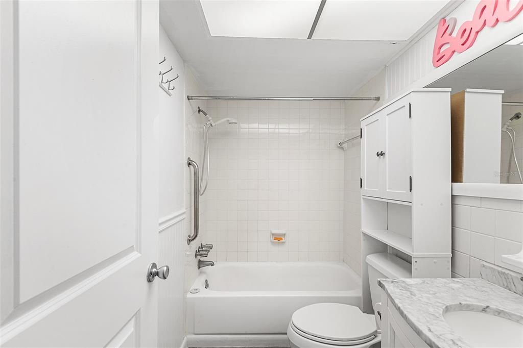 For Sale: $104,900 (1 beds, 1 baths, 669 Square Feet)