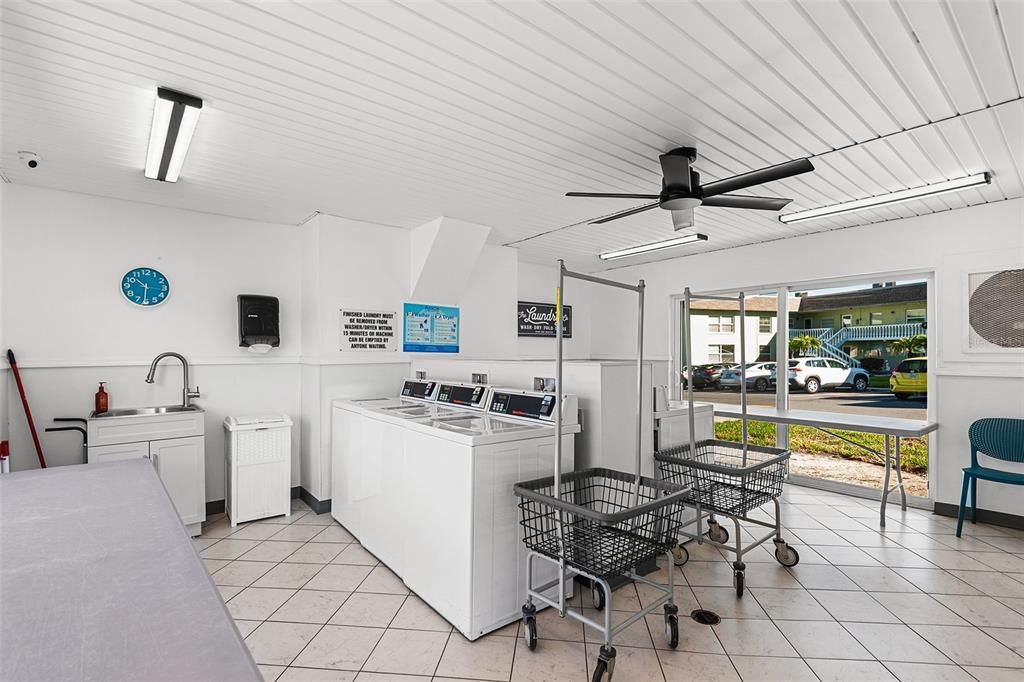 For Sale: $104,900 (1 beds, 1 baths, 669 Square Feet)