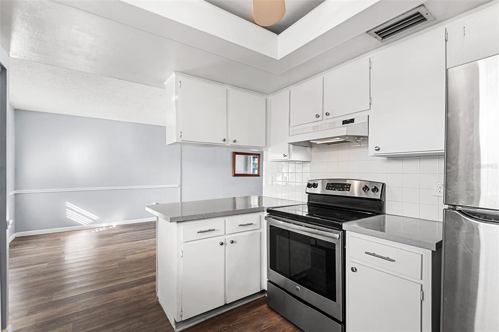 For Sale: $104,900 (1 beds, 1 baths, 669 Square Feet)