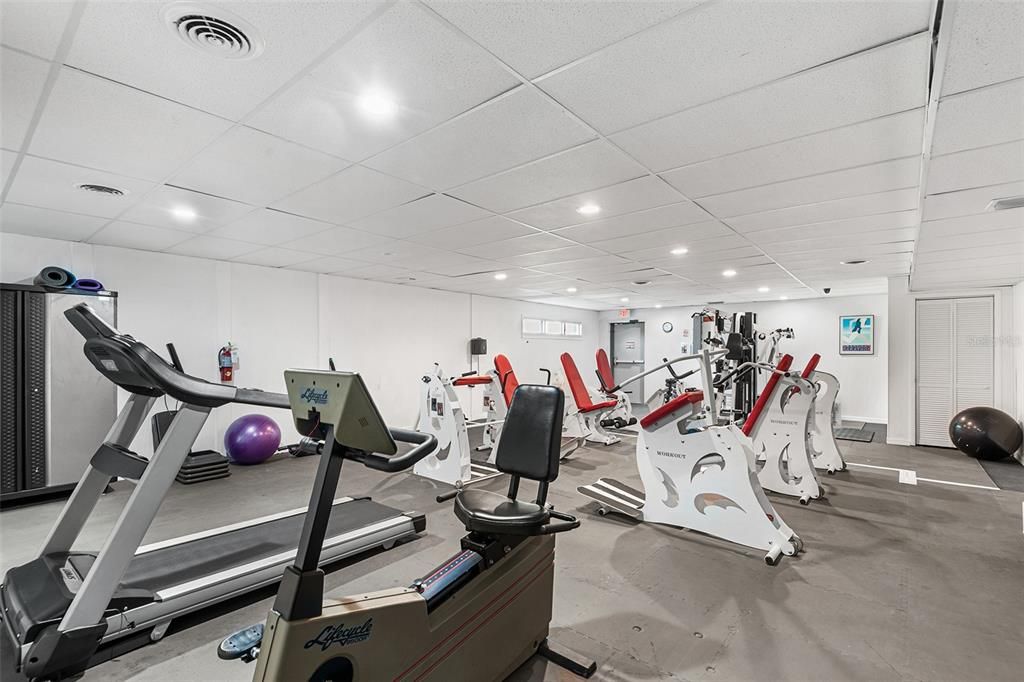 For Sale: $104,900 (1 beds, 1 baths, 669 Square Feet)