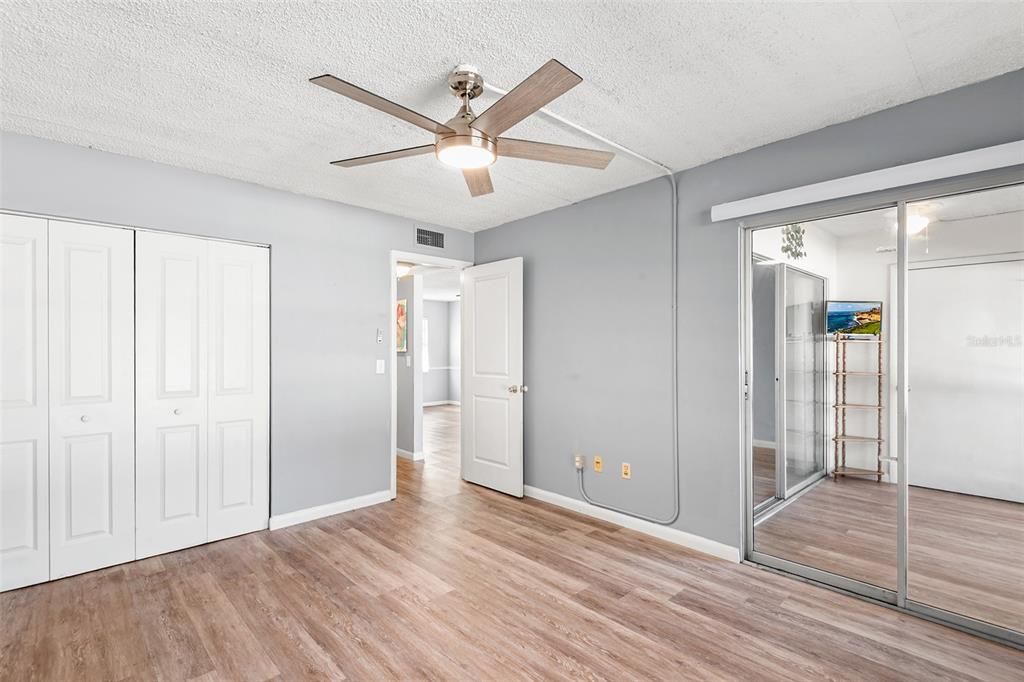 For Sale: $104,900 (1 beds, 1 baths, 669 Square Feet)