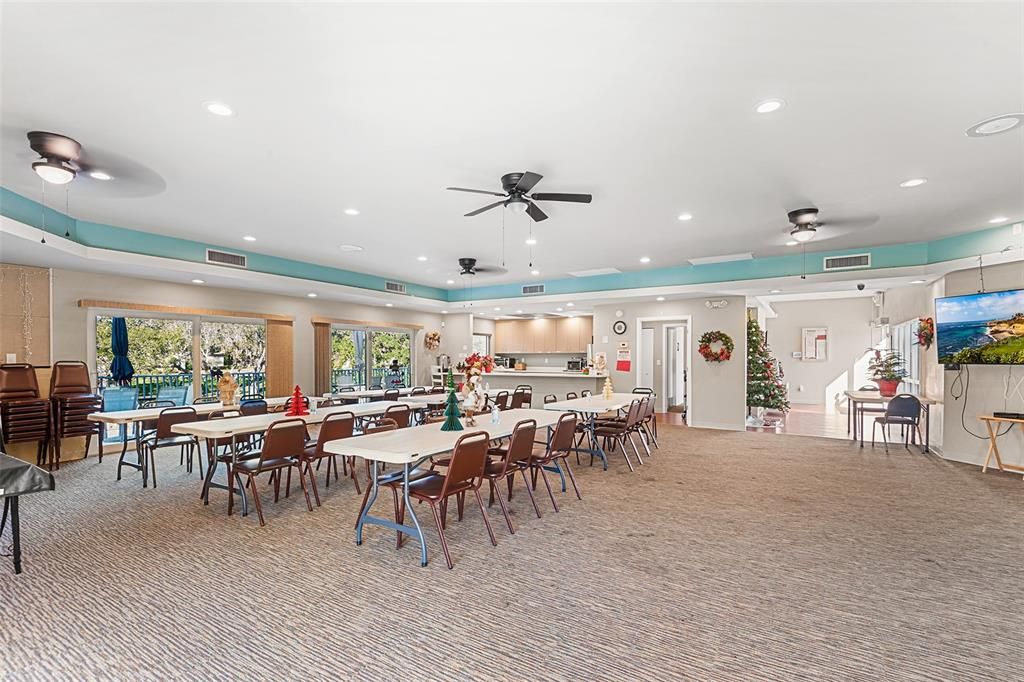 For Sale: $104,900 (1 beds, 1 baths, 669 Square Feet)