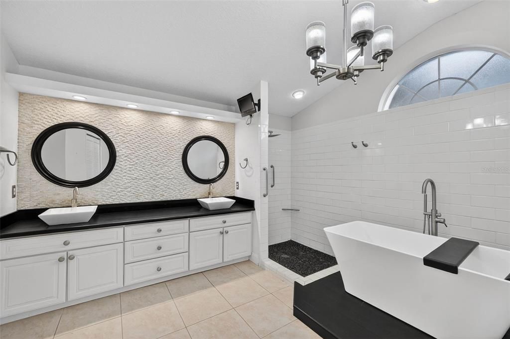 For Sale: $775,000 (4 beds, 2 baths, 2384 Square Feet)