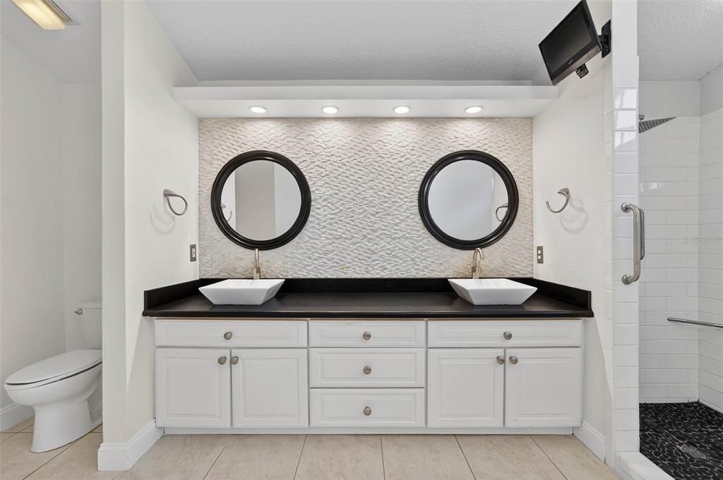 For Sale: $775,000 (4 beds, 2 baths, 2384 Square Feet)