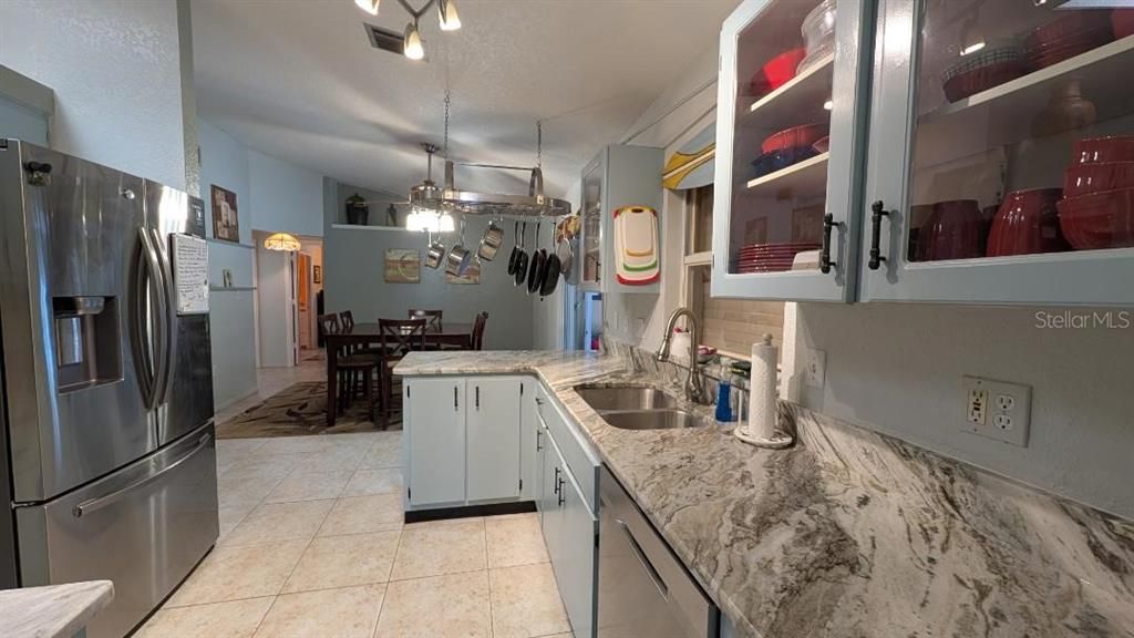 For Sale: $285,000 (3 beds, 2 baths, 1188 Square Feet)