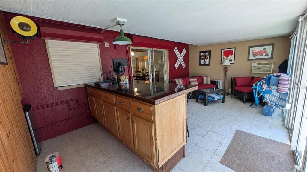 For Sale: $285,000 (3 beds, 2 baths, 1188 Square Feet)