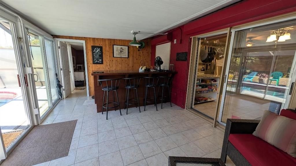 For Sale: $285,000 (3 beds, 2 baths, 1188 Square Feet)