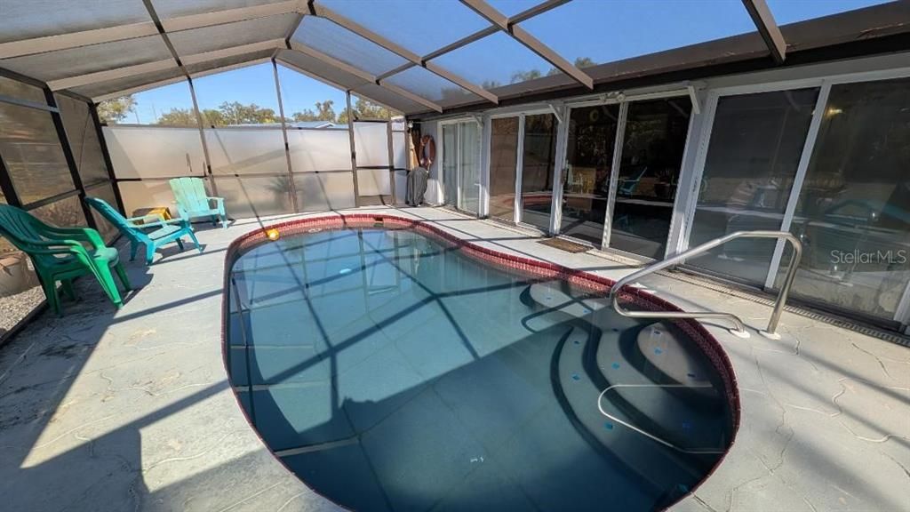 For Sale: $285,000 (3 beds, 2 baths, 1188 Square Feet)