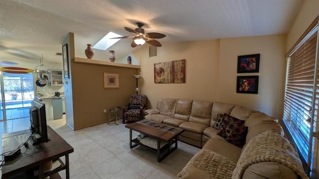 For Sale: $285,000 (3 beds, 2 baths, 1188 Square Feet)