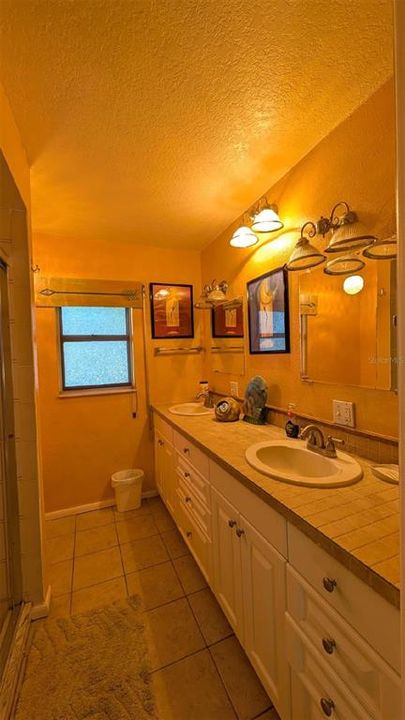 For Sale: $285,000 (3 beds, 2 baths, 1188 Square Feet)