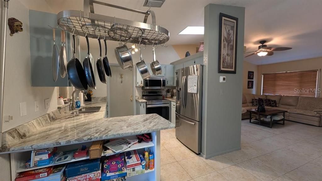 For Sale: $285,000 (3 beds, 2 baths, 1188 Square Feet)