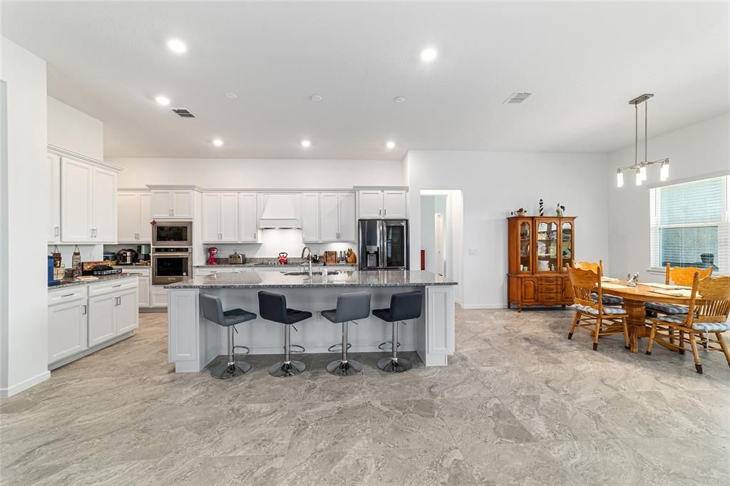 For Sale: $595,000 (3 beds, 3 baths, 2809 Square Feet)