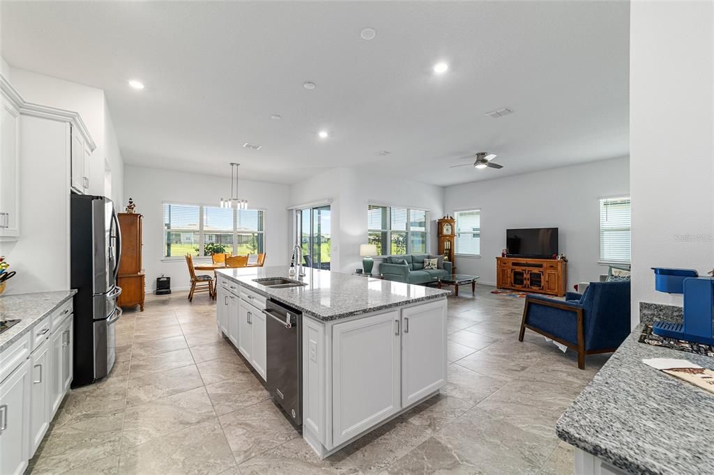 For Sale: $595,000 (3 beds, 3 baths, 2809 Square Feet)