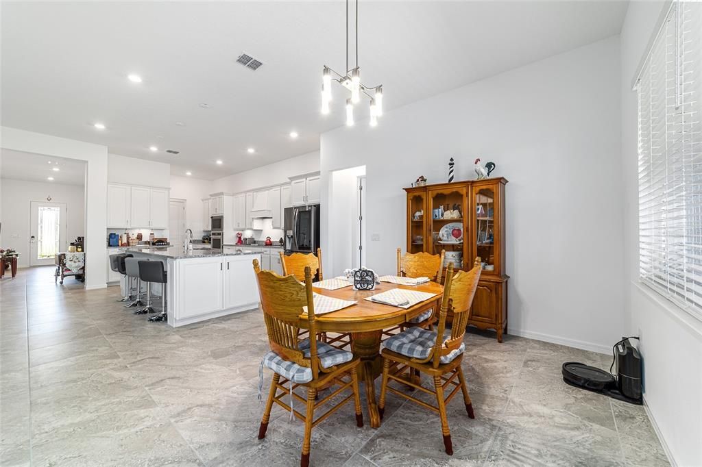 For Sale: $595,000 (3 beds, 3 baths, 2809 Square Feet)