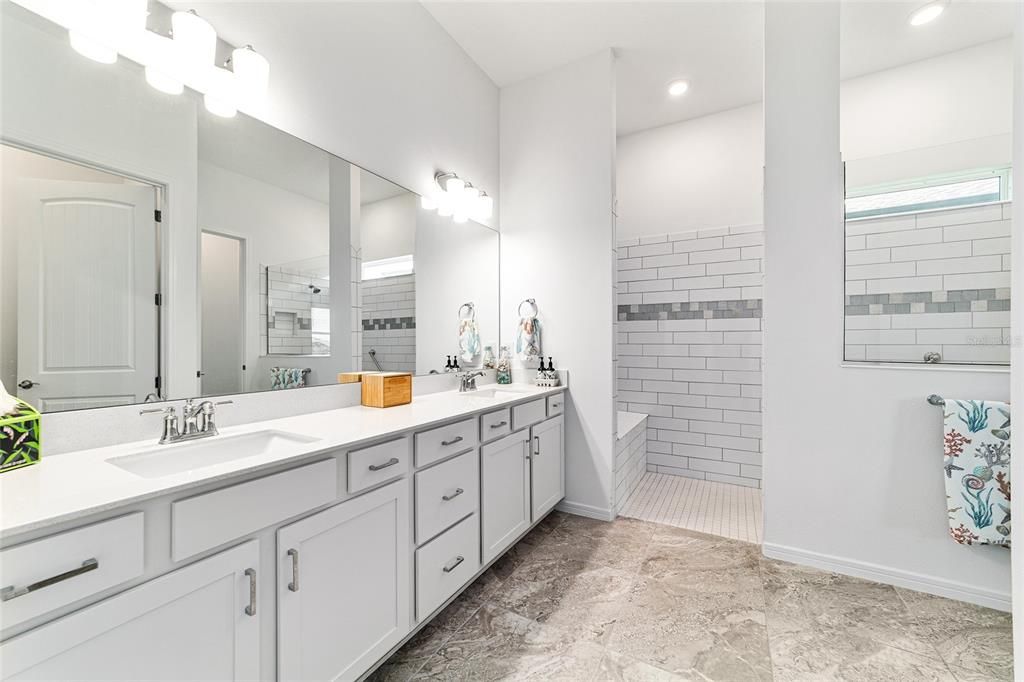 For Sale: $595,000 (3 beds, 3 baths, 2809 Square Feet)