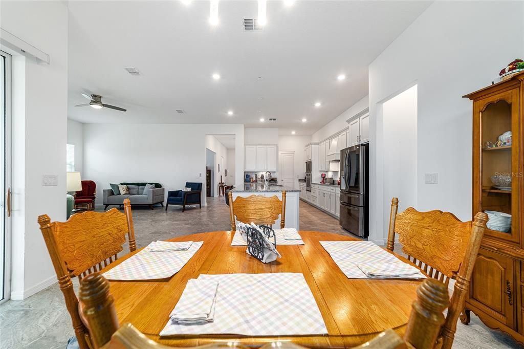 For Sale: $595,000 (3 beds, 3 baths, 2809 Square Feet)