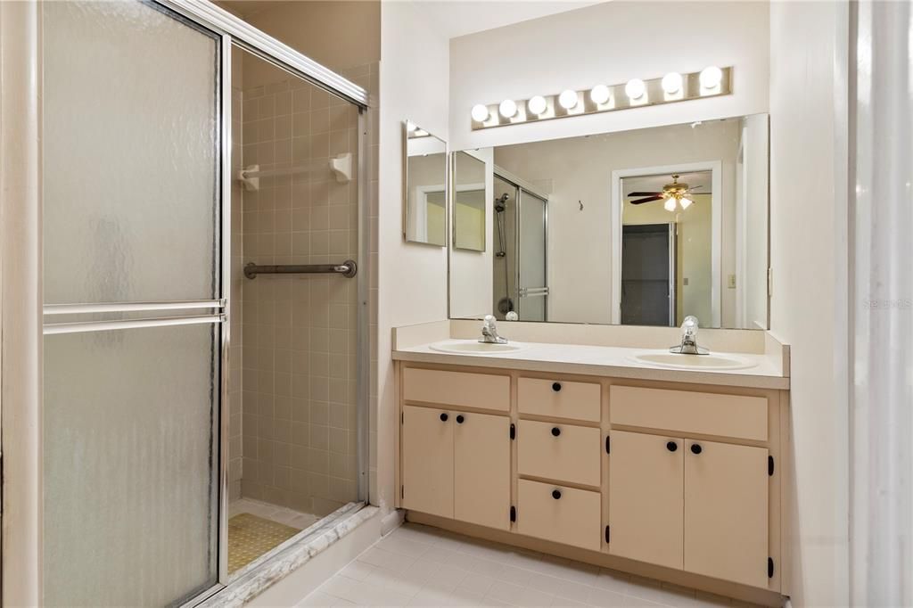 Activo con contrato: $189,900 (2 camas, 2 baños, 1224 Pies cuadrados)