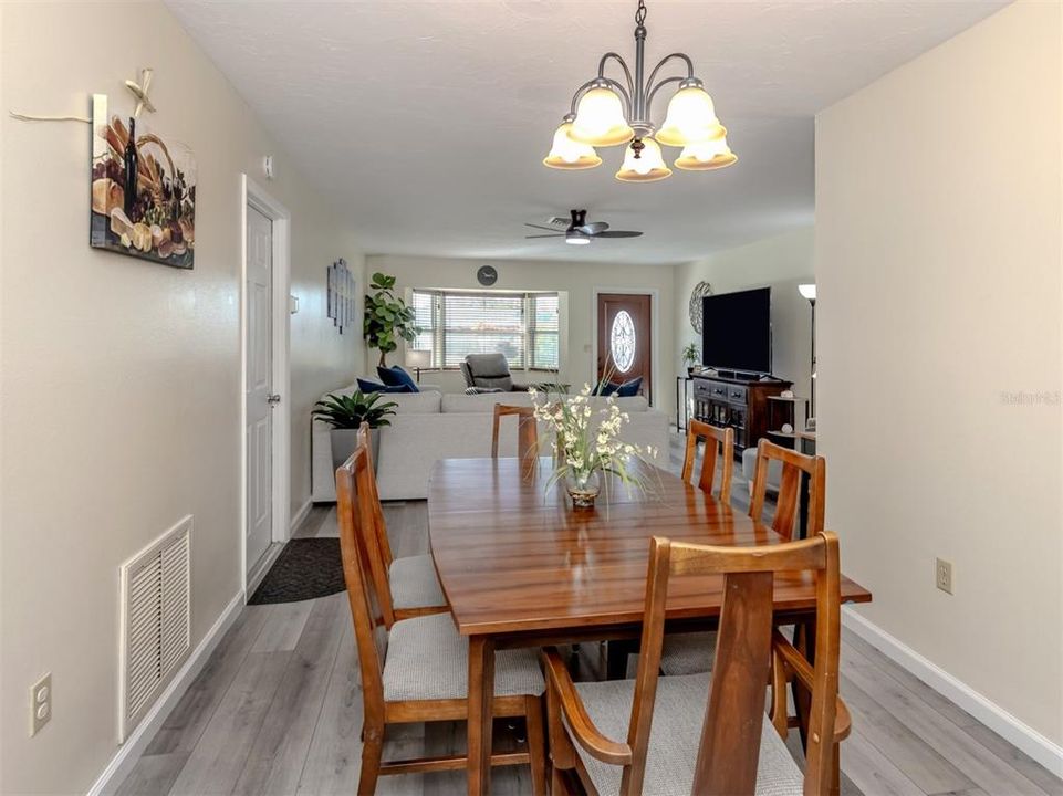 На продажу: $349,900 (3 спален, 2 ванн, 1254 Квадратных фут)