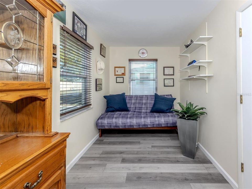 На продажу: $349,900 (3 спален, 2 ванн, 1254 Квадратных фут)