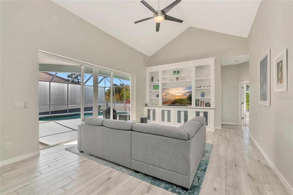 待售: $735,000 (4 贝兹, 3 浴室, 2498 平方英尺)