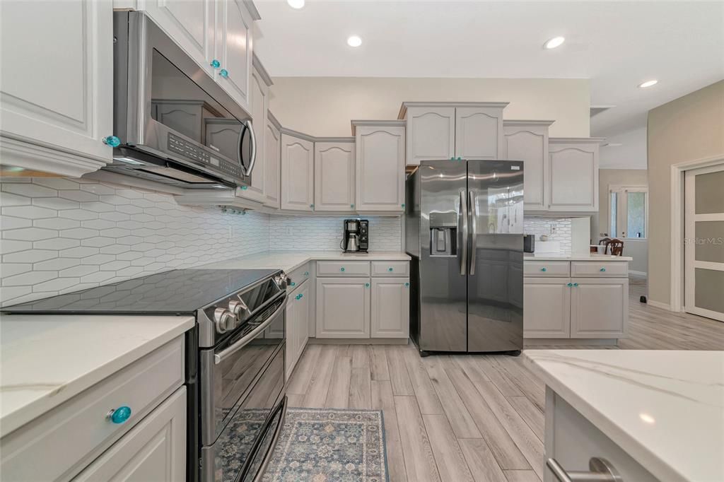 待售: $735,000 (4 贝兹, 3 浴室, 2498 平方英尺)