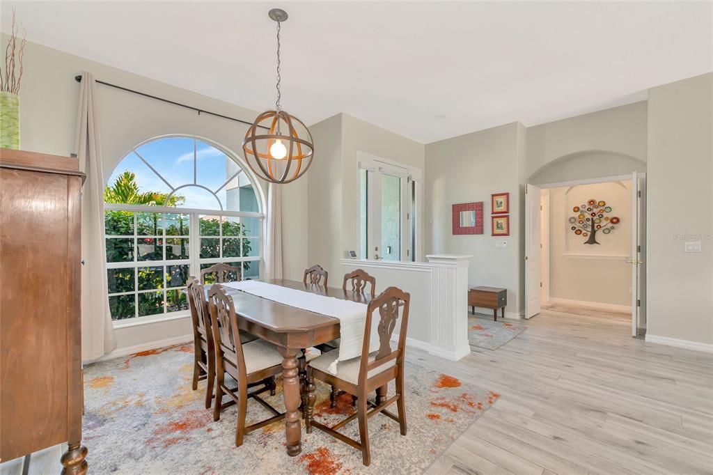 待售: $735,000 (4 贝兹, 3 浴室, 2498 平方英尺)