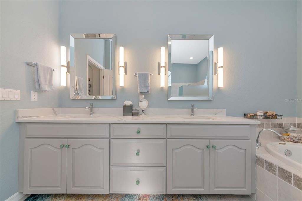 待售: $735,000 (4 贝兹, 3 浴室, 2498 平方英尺)