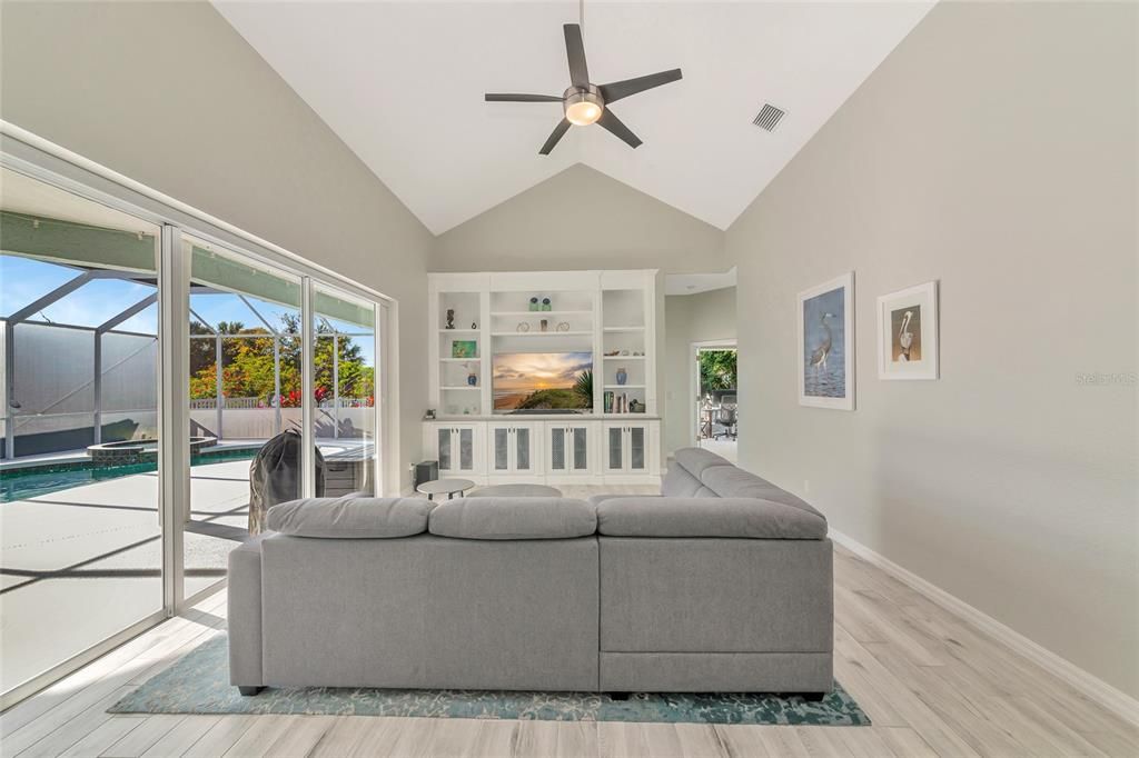 待售: $735,000 (4 贝兹, 3 浴室, 2498 平方英尺)