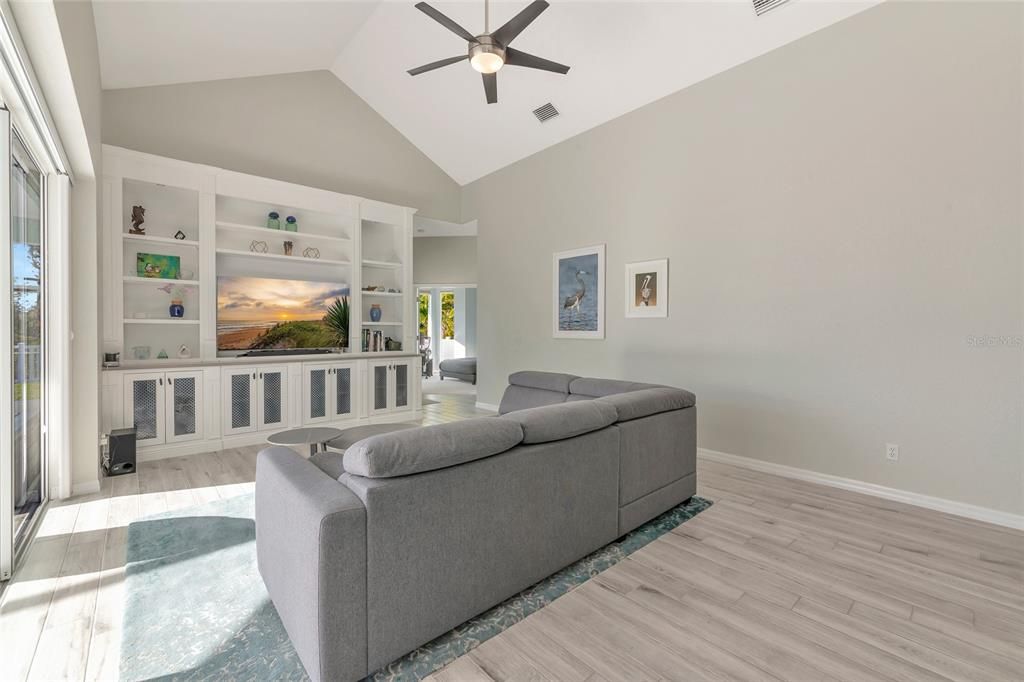 待售: $735,000 (4 贝兹, 3 浴室, 2498 平方英尺)