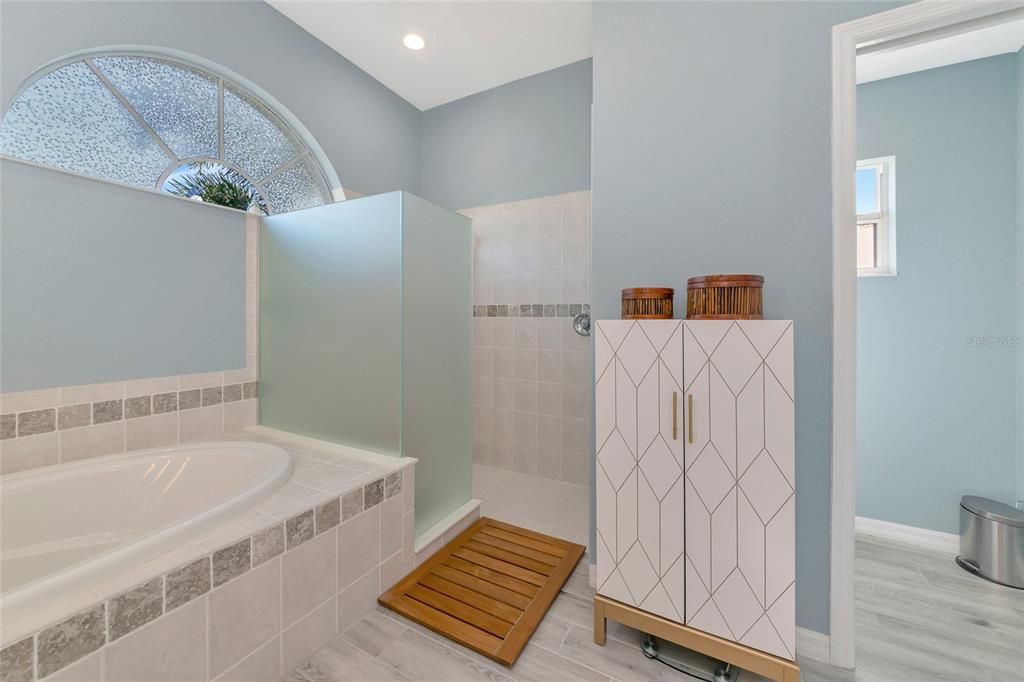 待售: $735,000 (4 贝兹, 3 浴室, 2498 平方英尺)