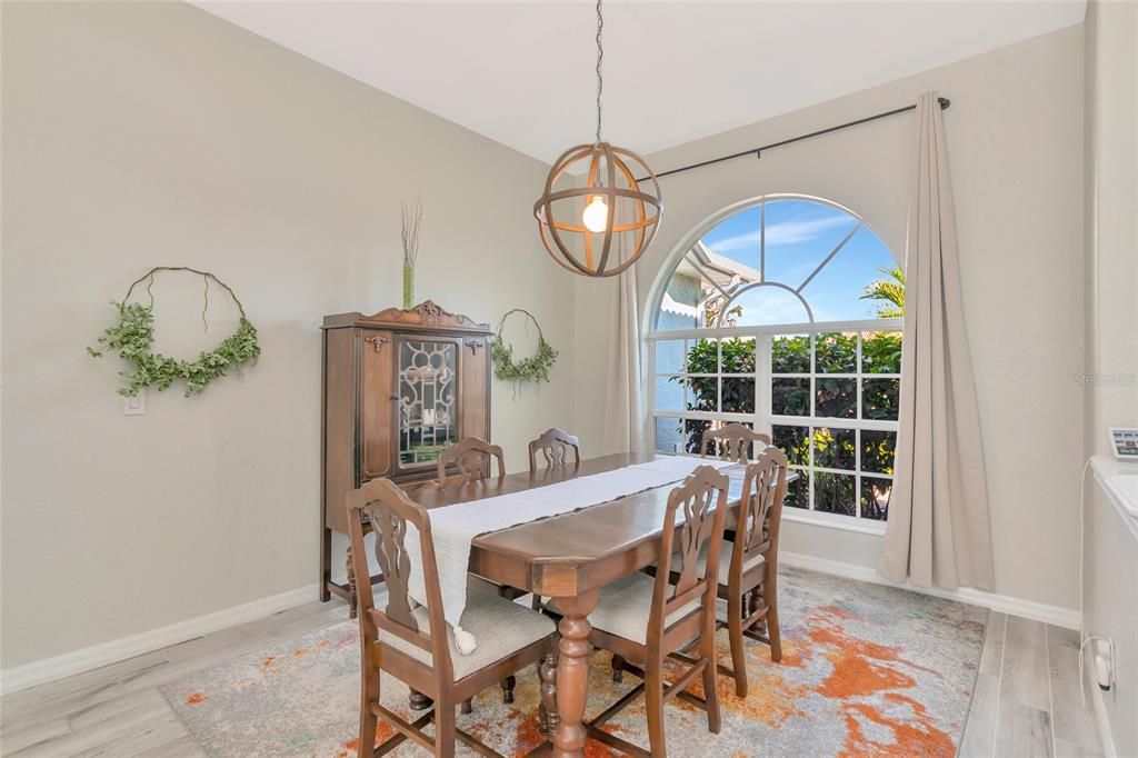 待售: $735,000 (4 贝兹, 3 浴室, 2498 平方英尺)