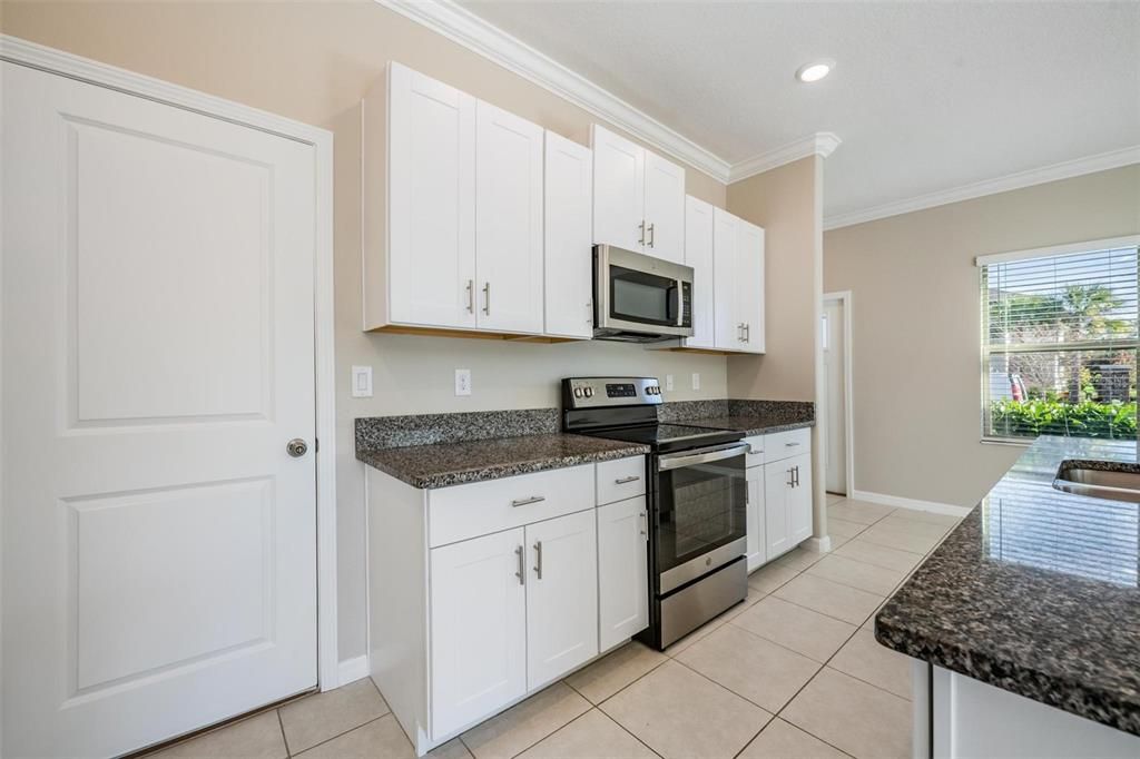 For Sale: $325,000 (3 beds, 2 baths, 1861 Square Feet)