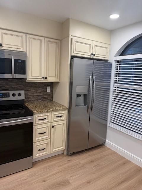 На продажу: $174,500 (2 спален, 2 ванн, 960 Квадратных фут)