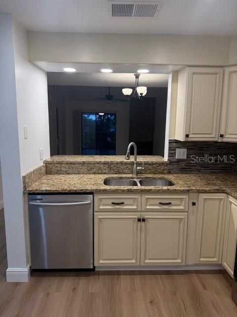 На продажу: $174,500 (2 спален, 2 ванн, 960 Квадратных фут)