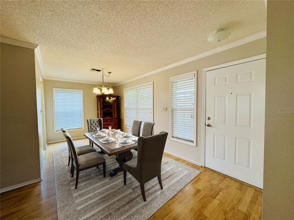 待售: $205,000 (2 贝兹, 2 浴室, 1326 平方英尺)