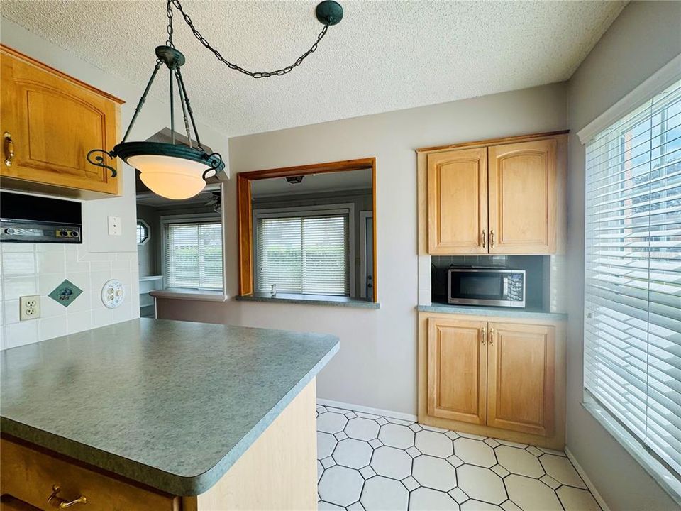 待售: $205,000 (2 贝兹, 2 浴室, 1326 平方英尺)