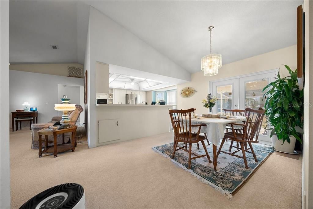 For Sale: $320,000 (3 beds, 2 baths, 1761 Square Feet)