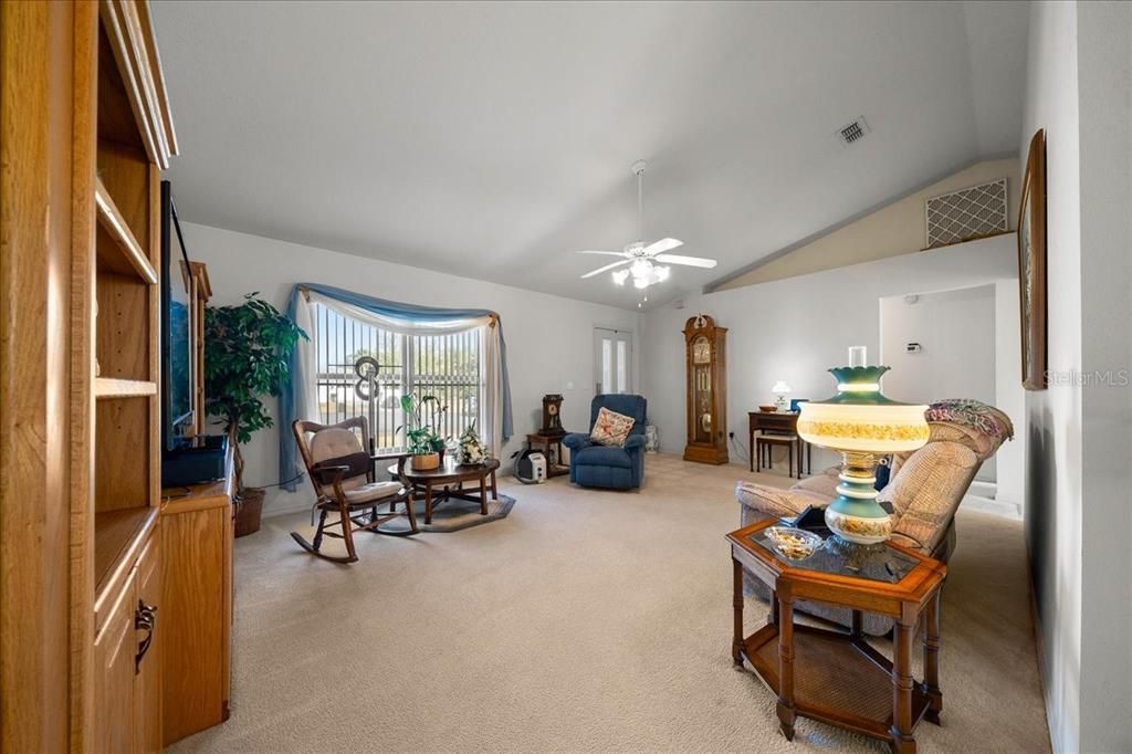 For Sale: $320,000 (3 beds, 2 baths, 1761 Square Feet)