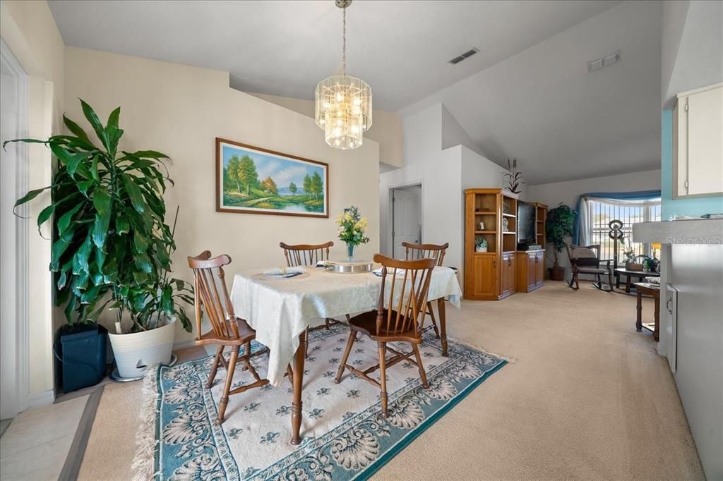 For Sale: $320,000 (3 beds, 2 baths, 1761 Square Feet)