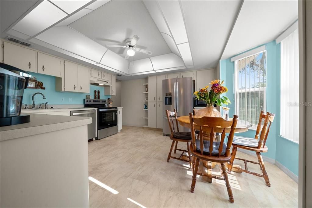 For Sale: $320,000 (3 beds, 2 baths, 1761 Square Feet)