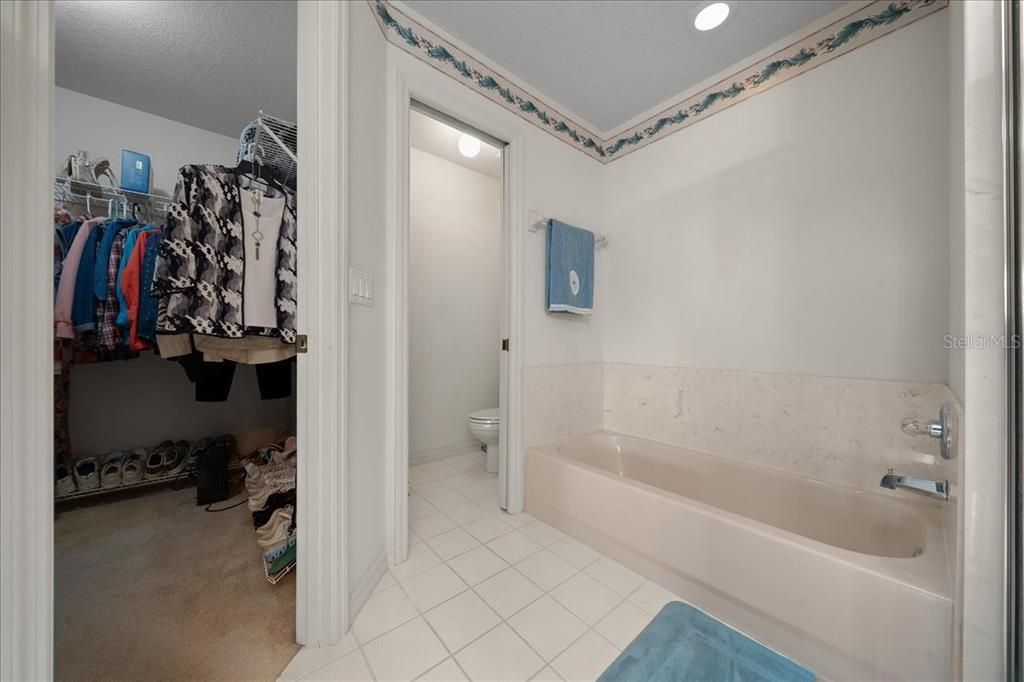 For Sale: $320,000 (3 beds, 2 baths, 1761 Square Feet)