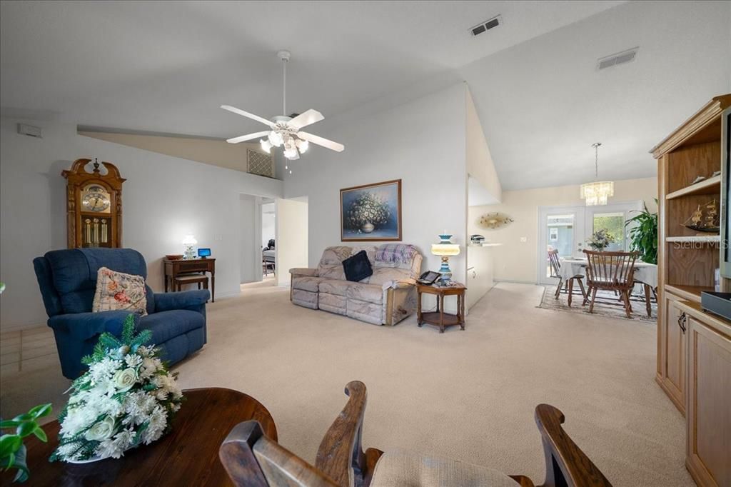 For Sale: $320,000 (3 beds, 2 baths, 1761 Square Feet)