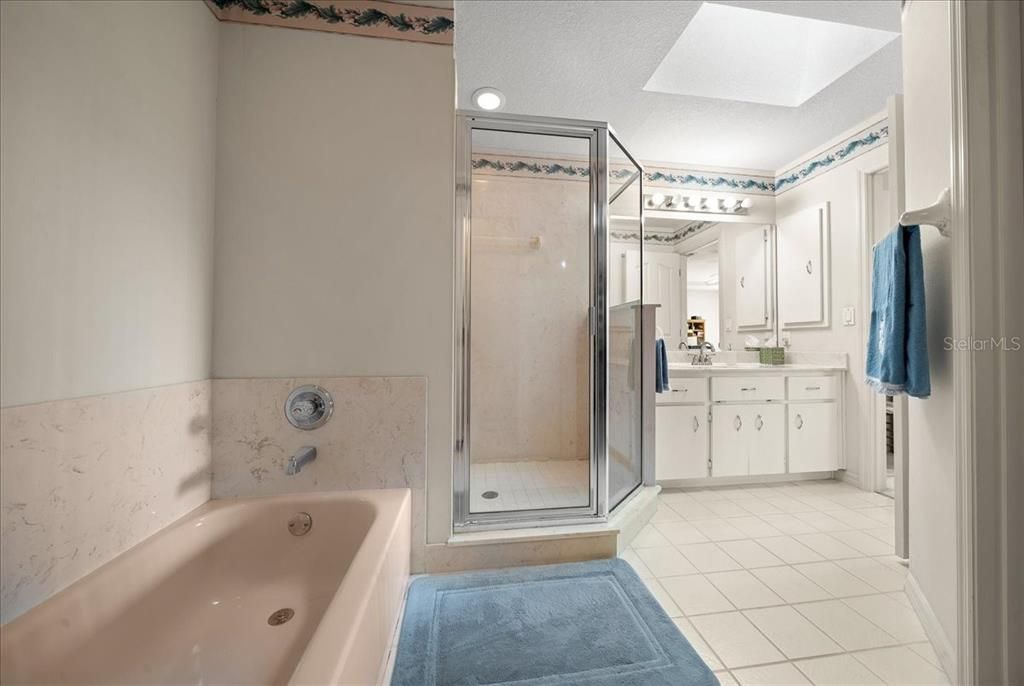 For Sale: $320,000 (3 beds, 2 baths, 1761 Square Feet)