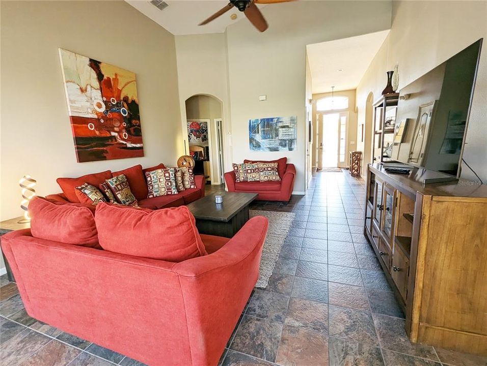 En Venta: $425,000 (4 camas, 3 baños, 1839 Pies cuadrados)